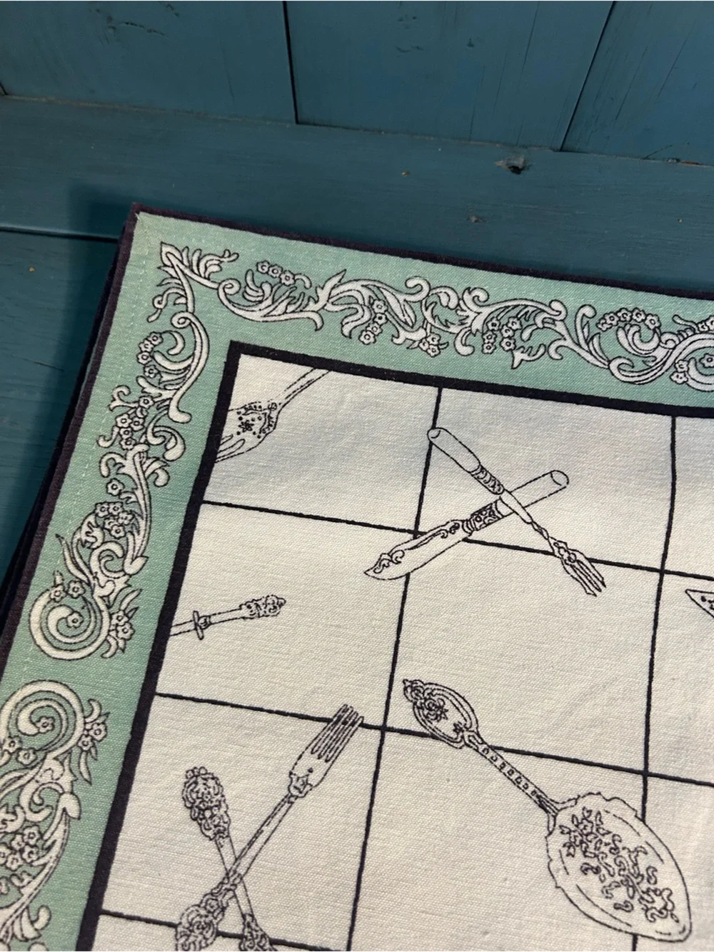 Pier 1 Mint Green and White Decorative Kitchen Placemats 13 x 19” - Set of 6 NOS